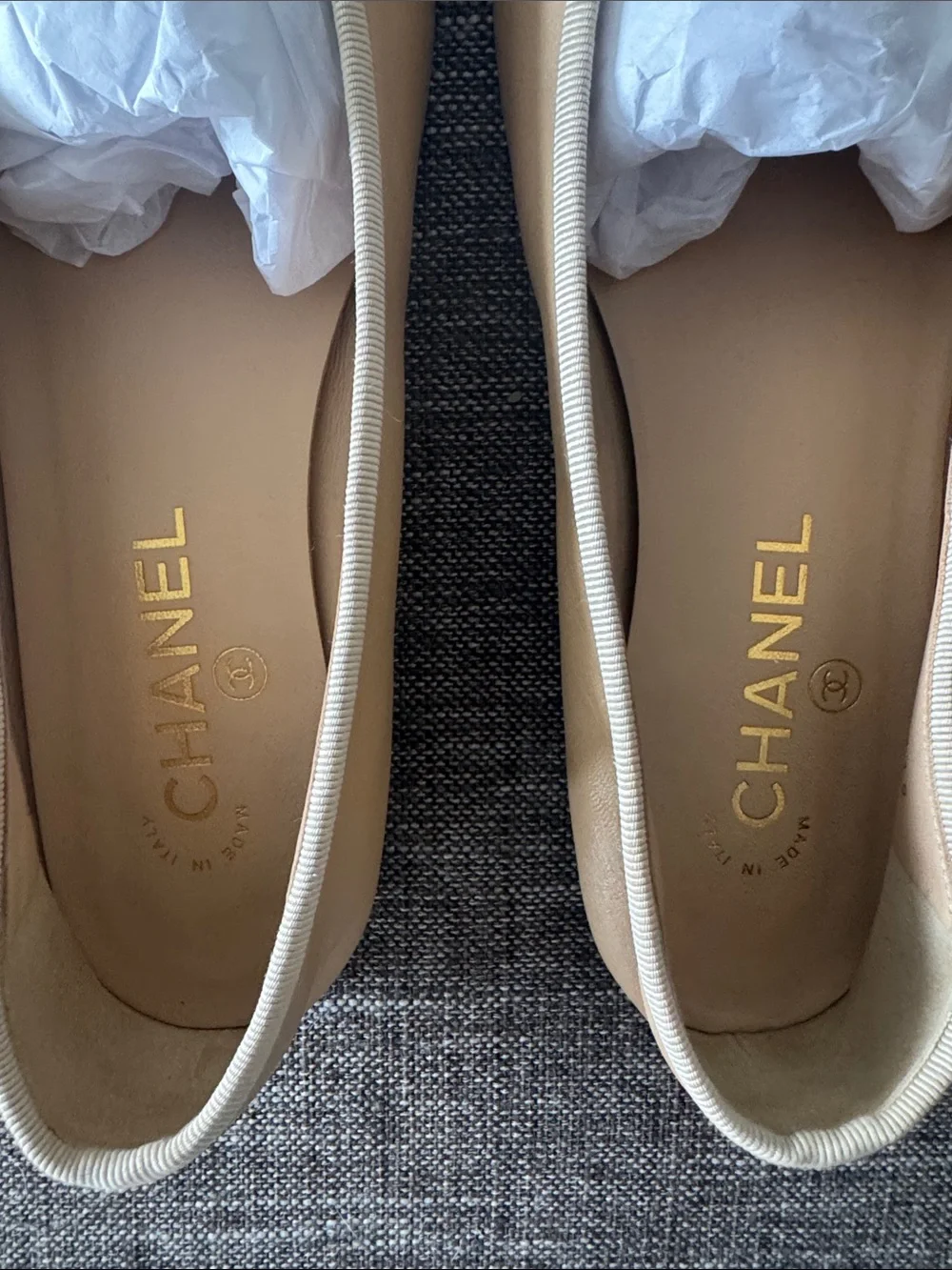 CHANEL Beige and Black Cap-Toe Leather Ballet Flats
